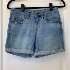 Mid rise boyfriend short!